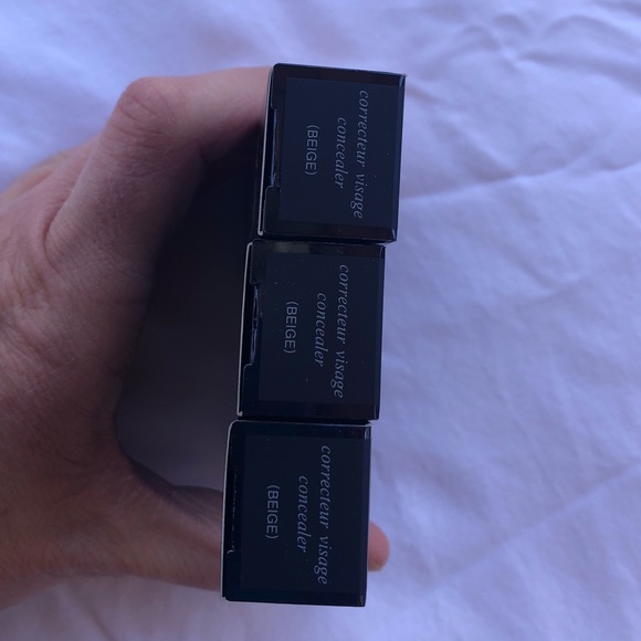 cle de peau Beaute Concealer, Beige - Picture 6 of 7